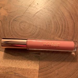 Iconic London- Lip Plumping Gloss Lovestruck color